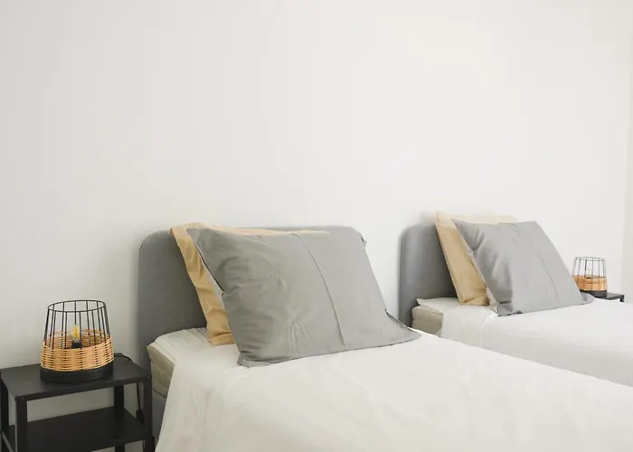 Casa Luminosa - 160m To The Beach, Located In The Historical Center Of Sesimbra