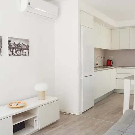 Apartman Casa Luminosa - 160m To The Beach, Located In The Historical Center Of