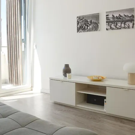Casa Luminosa - 160m To The Beach, Located In The Historical Center Of Appartement Sesimbra