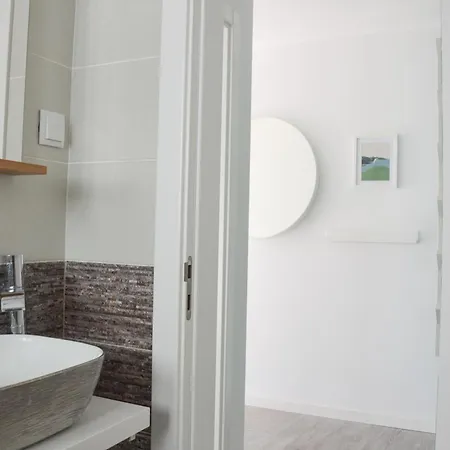 Casa Luminosa - 160m To The Beach, Located In The Historical Center Of Apartment Sesimbra