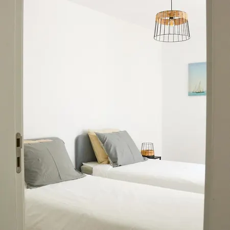 Casa Luminosa - 160m To The Beach, Located In The Historical Center Of Apartment Sesimbra