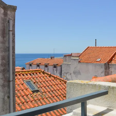 Casa Luminosa - 160m To The Beach, Located In The Historical Center Of Sesimbra