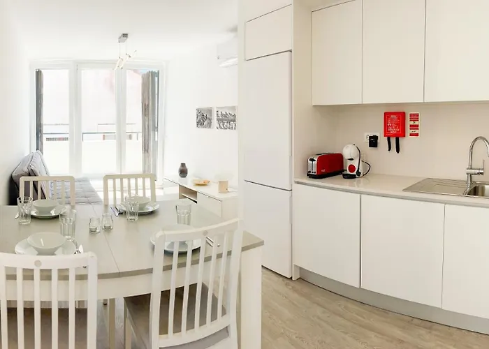 Casa Luminosa - 160m To The Beach, Located In The Historical Center Of Lägenhet Sesimbra
