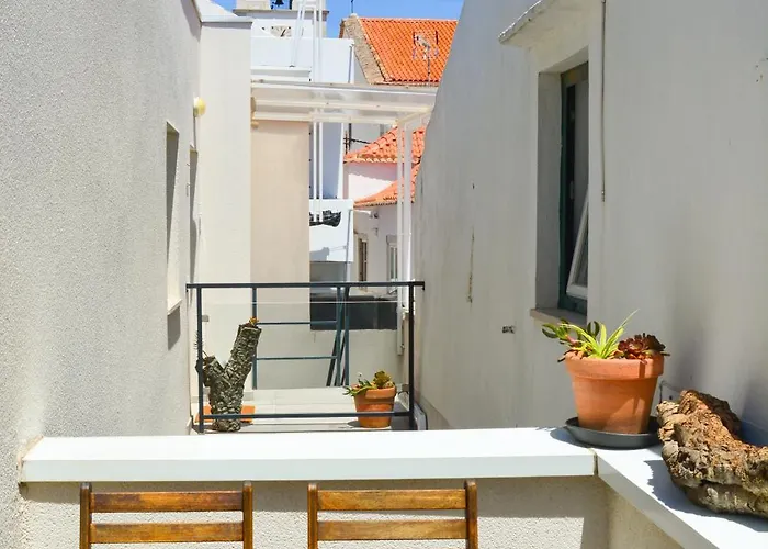 Casa Luminosa - 160m To The Beach, Located In The Historical Center Of Sesimbra